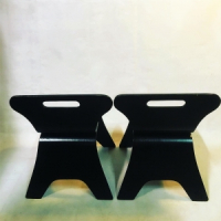 Zwarte vintage schoolstoeltjes nr 75